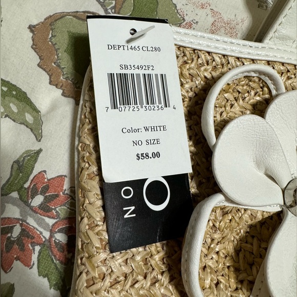 Bueno Weave Flower Tote - Picture 3 of 5